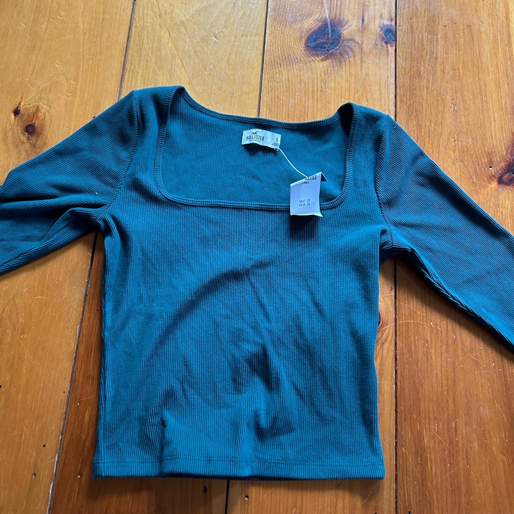 Hollister Green too with box cut top